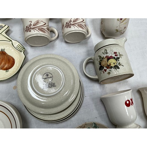 263 - CRATE OF CHINA TO INCLUDE ST MICHEALS HARVEST PATTERN TEA AND DINNER WARE ETC