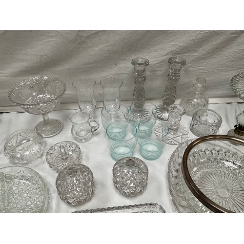 264 - 2 BOXES OF GLASSWARE TO INCLUDE COLOURED GLASS DRINKING SET,DECANTERS,FRUIT BOWLS,COLOURED GLASS,DRE... 