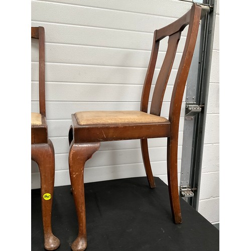 285 - 4 VINTAGE DINING CHAIRS ON CABRIOLE FRONT LEGS WITH UPHOLSTERED SEATS