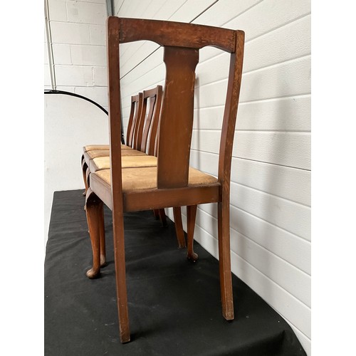 285 - 4 VINTAGE DINING CHAIRS ON CABRIOLE FRONT LEGS WITH UPHOLSTERED SEATS