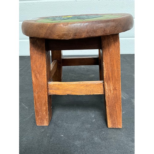 338 - CHILDS WOODEN STOOL WITH CARVED FROG TO TOP H10” DIA 10”