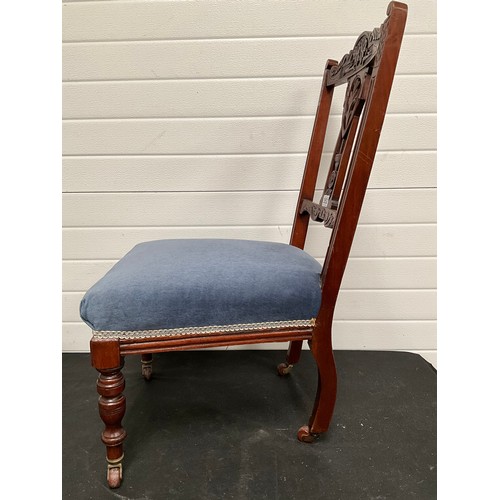 352 - EDWARDIAN MAHOGANY BEDROOM CHAIR WITH UPHOLSTERED SEAT ON ORIGINAL BRASS CASTORS