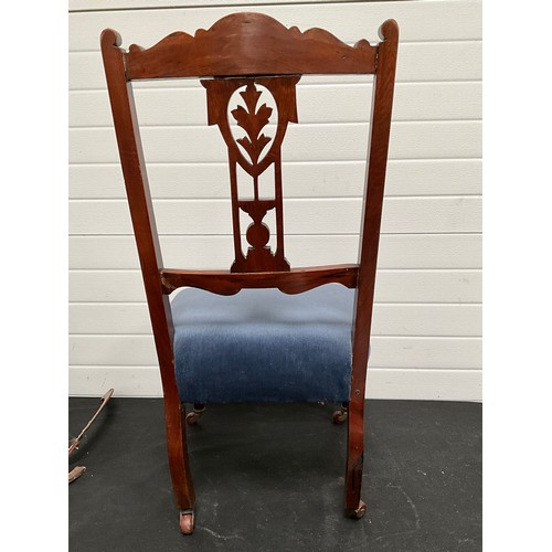 352 - EDWARDIAN MAHOGANY BEDROOM CHAIR WITH UPHOLSTERED SEAT ON ORIGINAL BRASS CASTORS