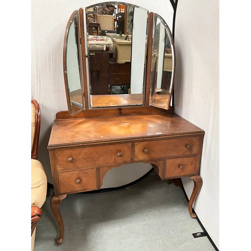 354 - VINTAGE WALNUT VENEERED TRIPLE MIRROR DRESSING TABLE WITH 4 DRAWERS ON CABRIOLE LEGS H67” W42” D20”