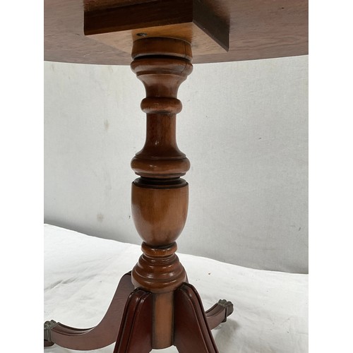 365 - REPRODUCTION MAHOGANY REGENCY STYLE PEDESTAL TRIPOD COFFEE TABLE H21” W27” D18”