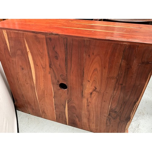 367 - MODERN ACACIA TV CABINET WOOD WITH 2 CENTRAL DOORS FLANKED BY 6 DRAWERS H31” W40” D16”