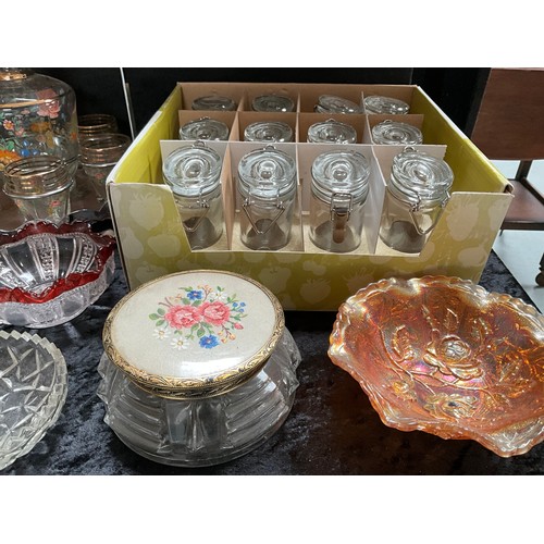 378 - BOX OF GLASSWARE TO INCLUDE COLOURED GLASS ETC