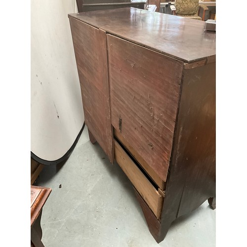 394 - VICTORIAN MAHOGANY BEDROOM CHEST WITH 2 SHORT DRAWERS AND 3 LONG DRAWERS ON SPLAYED FEET WITH BRASS ... 