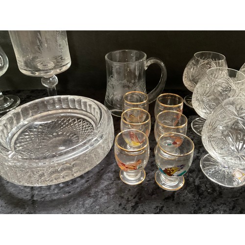 419 - BOX OF GLASSWARE TO INCLUDE BRANDY GLASSES ETC