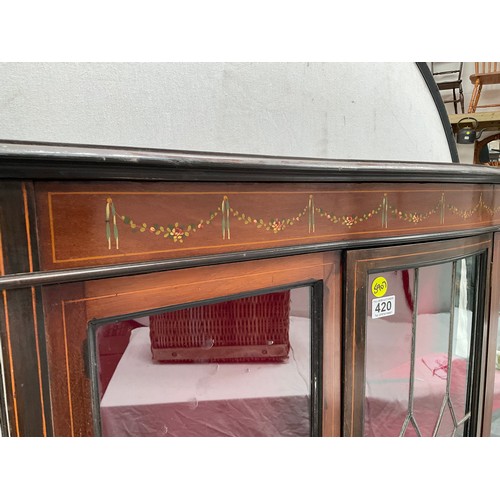 420 - EDWARDIAN MAHOGANY INLAID DISPLAY CABINET WITH CENTRAL LEADED GLASS DOOR FLANKED BY 2 GLASS PANELS H... 