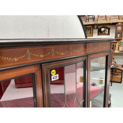 420 - EDWARDIAN MAHOGANY INLAID DISPLAY CABINET WITH CENTRAL LEADED GLASS DOOR FLANKED BY 2 GLASS PANELS H... 