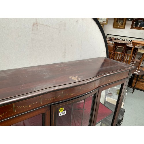 420 - EDWARDIAN MAHOGANY INLAID DISPLAY CABINET WITH CENTRAL LEADED GLASS DOOR FLANKED BY 2 GLASS PANELS H... 