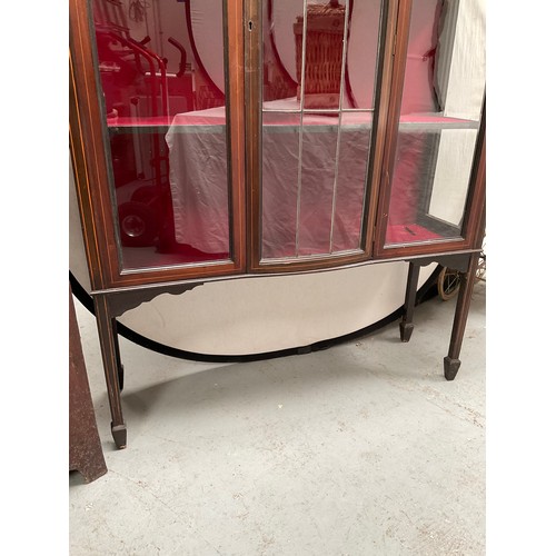 420 - EDWARDIAN MAHOGANY INLAID DISPLAY CABINET WITH CENTRAL LEADED GLASS DOOR FLANKED BY 2 GLASS PANELS H... 