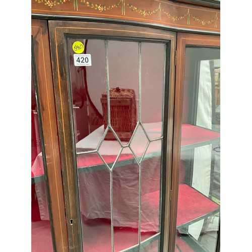 420 - EDWARDIAN MAHOGANY INLAID DISPLAY CABINET WITH CENTRAL LEADED GLASS DOOR FLANKED BY 2 GLASS PANELS H... 