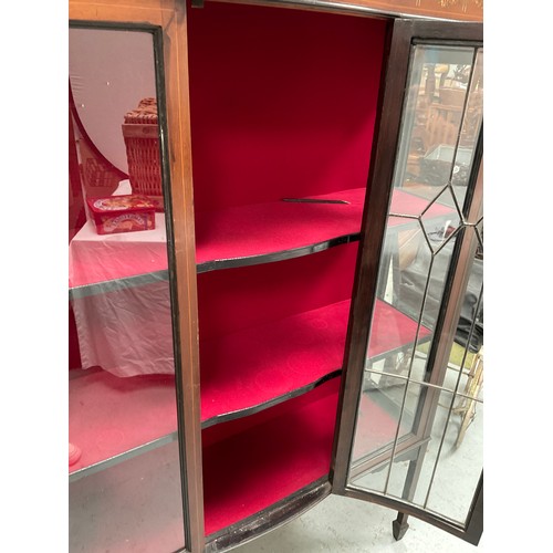 420 - EDWARDIAN MAHOGANY INLAID DISPLAY CABINET WITH CENTRAL LEADED GLASS DOOR FLANKED BY 2 GLASS PANELS H... 