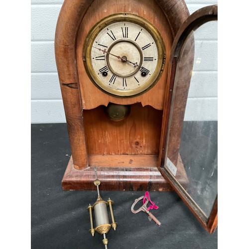 426 - VICTORIAN MAHOGANY VENEERED MANTLE CLOCK A/F KEY AND PENDULUM,VINTAGE BAKELITE WEST MINISTER CHIMES ... 