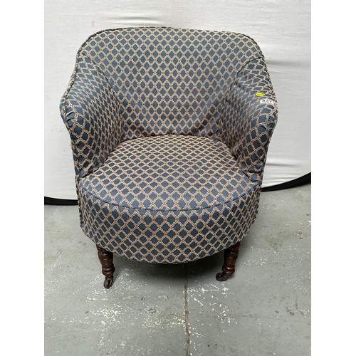 437 - EDWARDIAN UPHOLSTERED TUB CHAIR ON TURNED MAHOGANY LEGS WITH ORIGINAL CHINA CASTORS