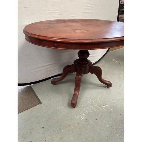 446 - VICTORIAN MAHOGANY BREAKFAST TABLE ON TURNED AND CARVED PEDESTAL A/F H29” W45” D33”