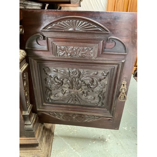 447 - VICTORIAN MAHOGANY COUNTRY HOUSE MIRROR BACKED SIDEBOARD OF LARGE PROPORTIONS HEAVILY CARVED PANELS,... 