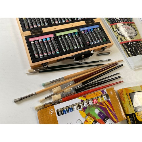 445 - QTY ARTISTS EQUIPMENT TO INCLUDE PADTELS, BRUSHES, ACRYLICS ETC