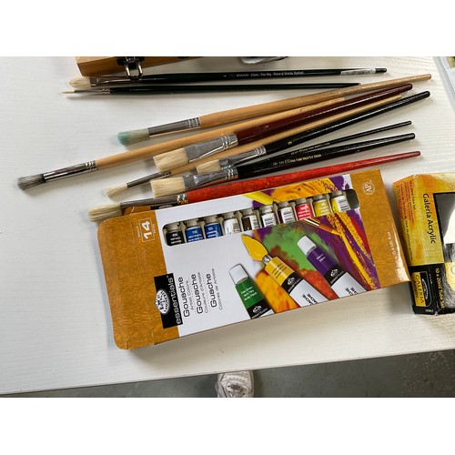 445 - QTY ARTISTS EQUIPMENT TO INCLUDE PADTELS, BRUSHES, ACRYLICS ETC