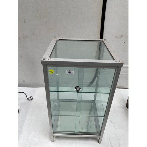 467 - TABLE TOP METAL FRAMED DISPLAY CABINET WITH 2 SLIDING DOORS (NO KEYS) A/F H28” W16” D16”