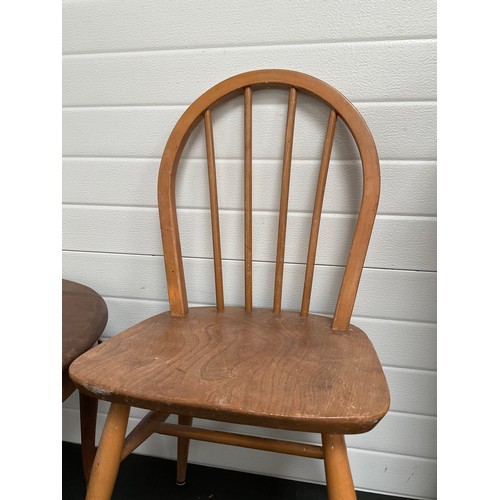 476 - VINTAGE WALNUT VENEERED COFFEE TABLE ON CABRIOLE LEGS  H18” DIA26” AND ERCOL KITCHEN CHAIR A/F