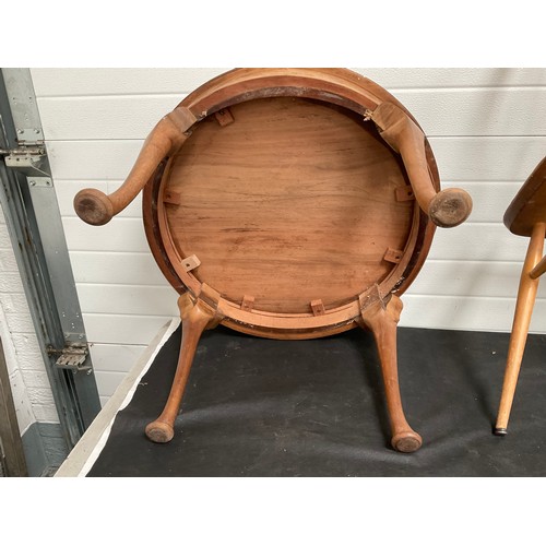 476 - VINTAGE WALNUT VENEERED COFFEE TABLE ON CABRIOLE LEGS  H18” DIA26” AND ERCOL KITCHEN CHAIR A/F