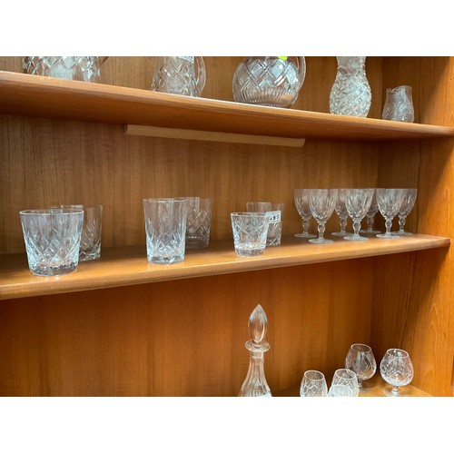 485 - COLLECTION OF GLASSWARE TO INCLUDE JUGS,DECANTER,VASES ,GLASSES ETC