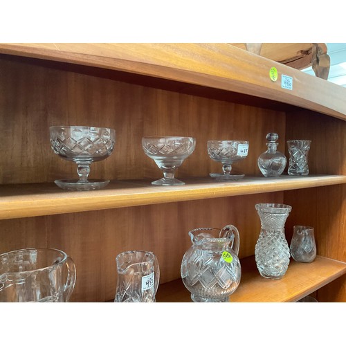 485 - COLLECTION OF GLASSWARE TO INCLUDE JUGS,DECANTER,VASES ,GLASSES ETC