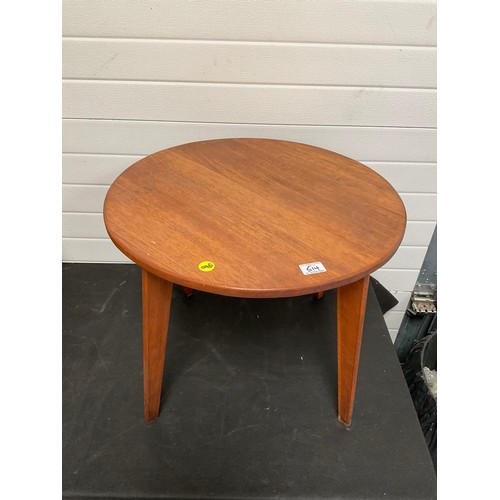 514 - RETRO CIRCULAR COFFEE TABLE H19” DIA 24”