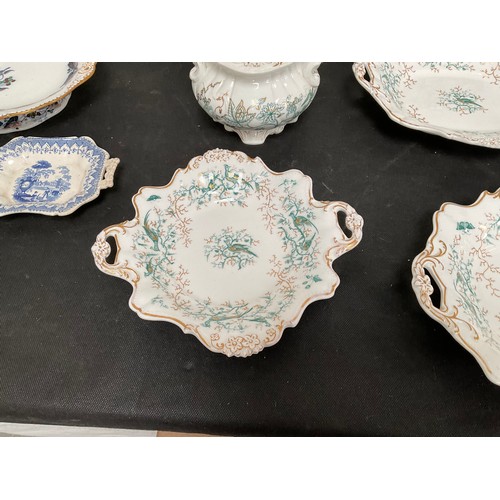 516 - BOX OF VICTORIAN CHINA TO INCLUDE TUREENS,TARZA’S,JUGS ETC