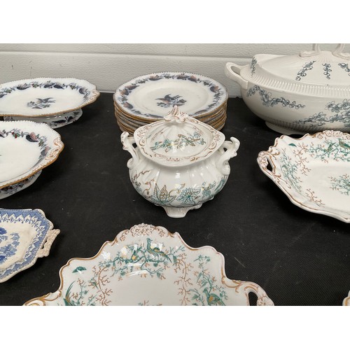 516 - BOX OF VICTORIAN CHINA TO INCLUDE TUREENS,TARZA’S,JUGS ETC