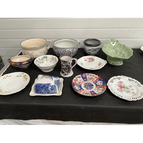 518 - BOX OF VICTORIAN AND LATER CHINA TO INCLUDE CHAMBER POTS,CHEESE DISH ETC