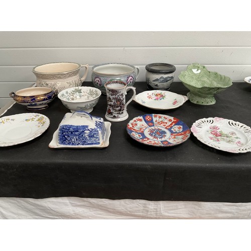 518 - BOX OF VICTORIAN AND LATER CHINA TO INCLUDE CHAMBER POTS,CHEESE DISH ETC