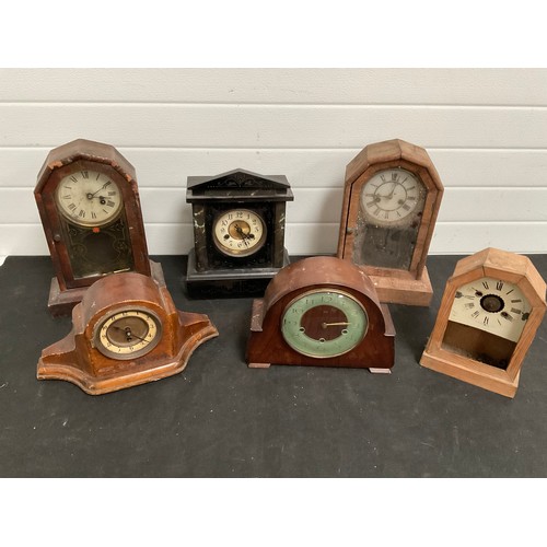 524 - BOX OF MANTLE CLOCKS (6) A/F