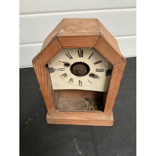 524 - BOX OF MANTLE CLOCKS (6) A/F