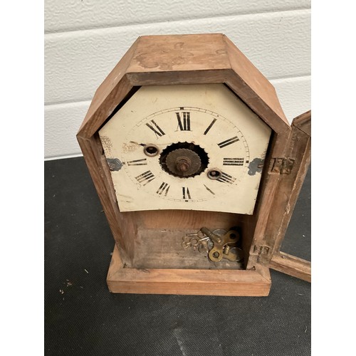 524 - BOX OF MANTLE CLOCKS (6) A/F