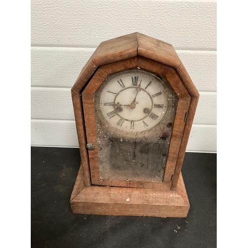 524 - BOX OF MANTLE CLOCKS (6) A/F