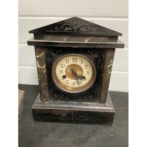 524 - BOX OF MANTLE CLOCKS (6) A/F