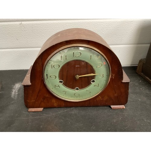 524 - BOX OF MANTLE CLOCKS (6) A/F