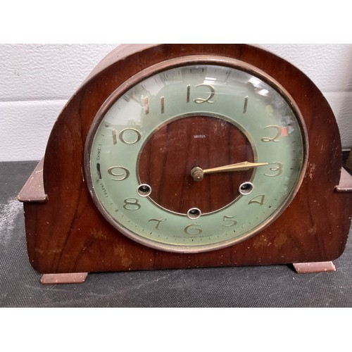 524 - BOX OF MANTLE CLOCKS (6) A/F