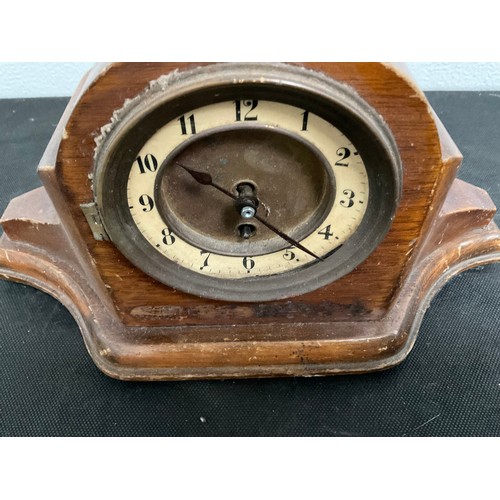 524 - BOX OF MANTLE CLOCKS (6) A/F