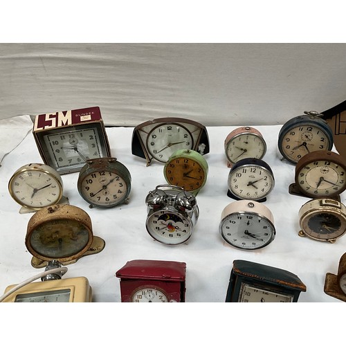 533 - BOX OF CLOCKS (24) INCLUDING ALARM CLOCKS ETC