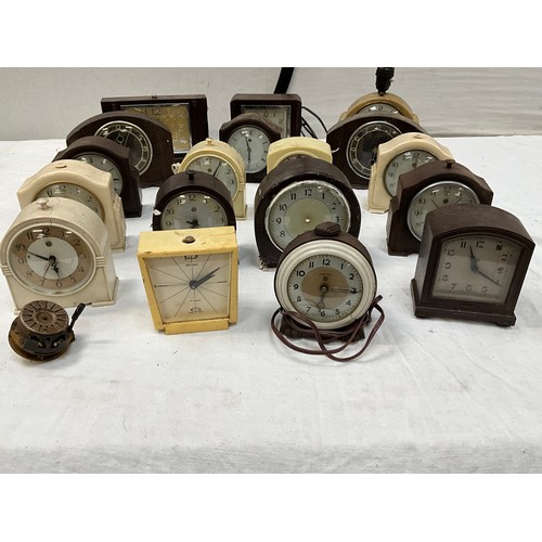 535 - BOX OF CLOCKS (18) BAKELITE ETC