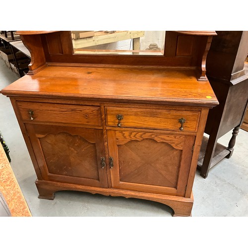 537 - VINTAGE GOLDEN OAK MIRROR BACKED SIDEBOARD TOP WITH CENTRAL MIRROR FLANKED BY LEADED GLASS CABINETS,... 