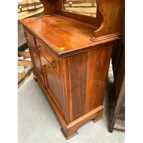 537 - VINTAGE GOLDEN OAK MIRROR BACKED SIDEBOARD TOP WITH CENTRAL MIRROR FLANKED BY LEADED GLASS CABINETS,... 