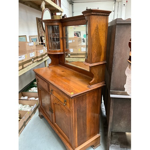 537 - VINTAGE GOLDEN OAK MIRROR BACKED SIDEBOARD TOP WITH CENTRAL MIRROR FLANKED BY LEADED GLASS CABINETS,... 