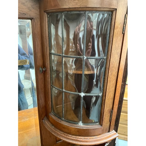 537 - VINTAGE GOLDEN OAK MIRROR BACKED SIDEBOARD TOP WITH CENTRAL MIRROR FLANKED BY LEADED GLASS CABINETS,... 