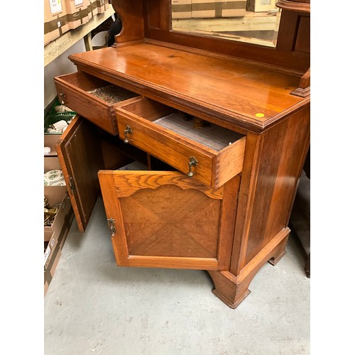 537 - VINTAGE GOLDEN OAK MIRROR BACKED SIDEBOARD TOP WITH CENTRAL MIRROR FLANKED BY LEADED GLASS CABINETS,... 